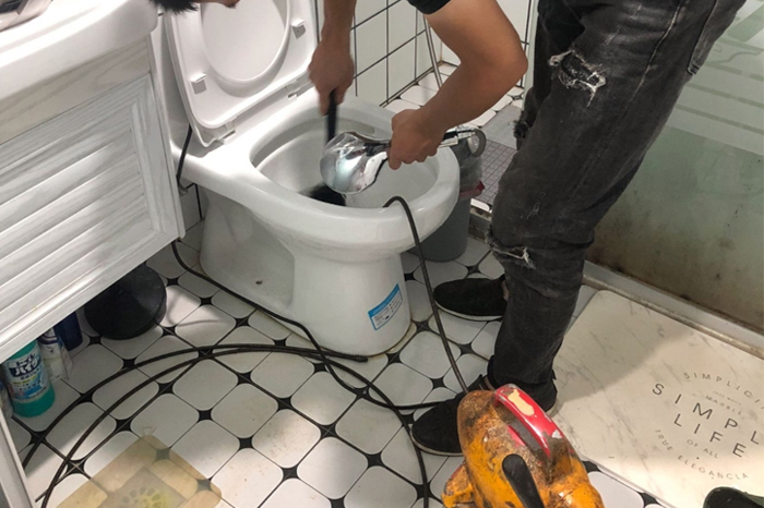 襄垣马桶堵塞自己疏通还是找师傅?专业上门服务让你省时更省心